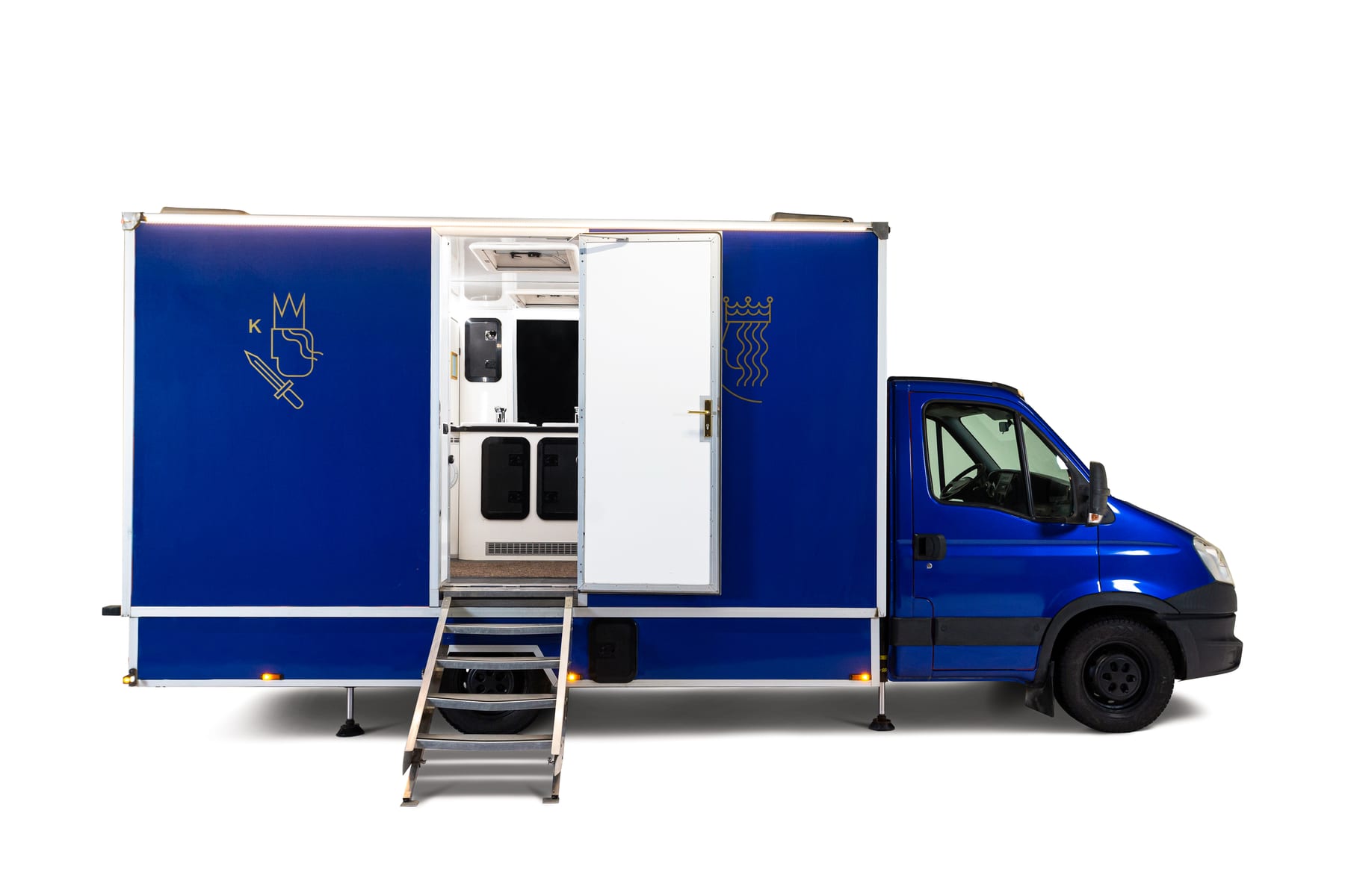 4-paikkainen WC-pakettiauto